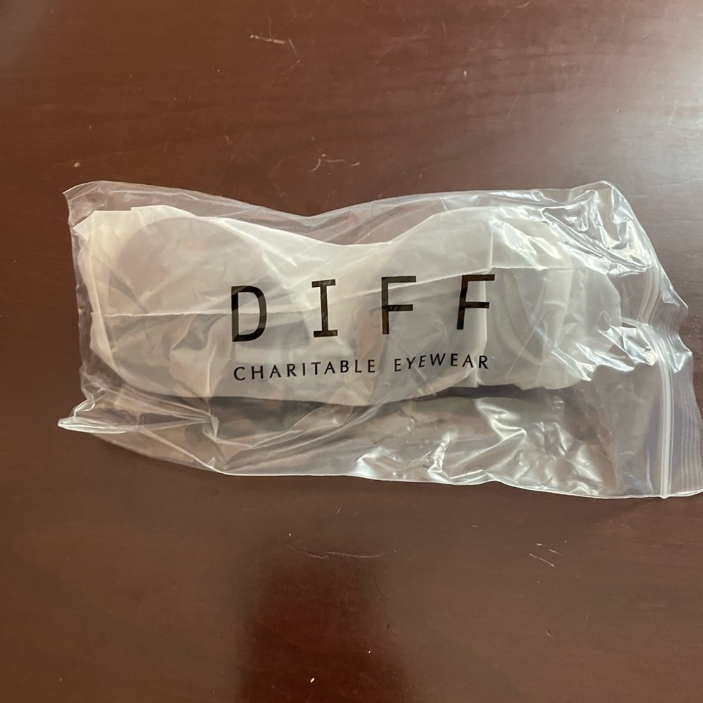 NIB DIFF TATE Sunglasses - Picture 3 of 7